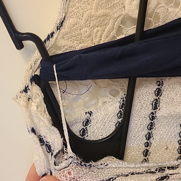 Women's plus size top - Picture 2 of 4